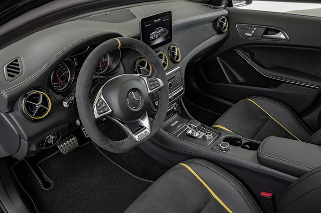 Mercedes-Amg Gla photo 34