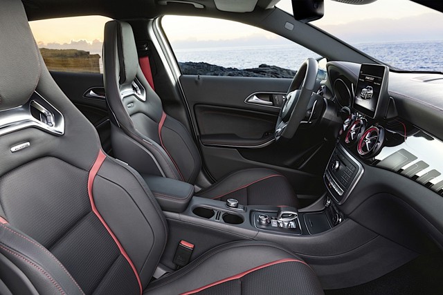 Mercedes-Amg Gla photo 38
