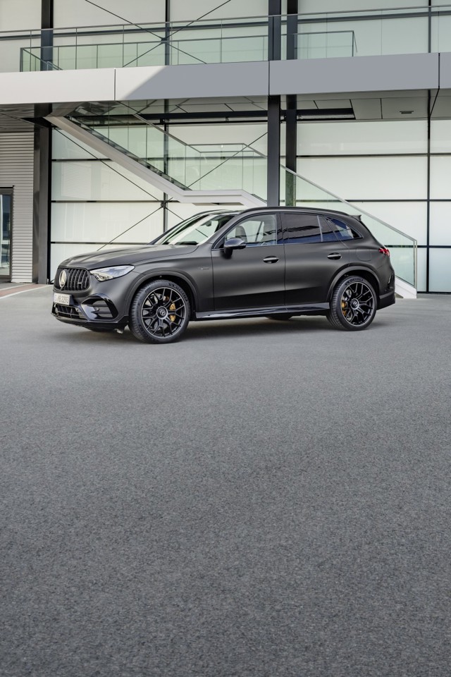 Mercedes-Amg Glc-Class photo 21