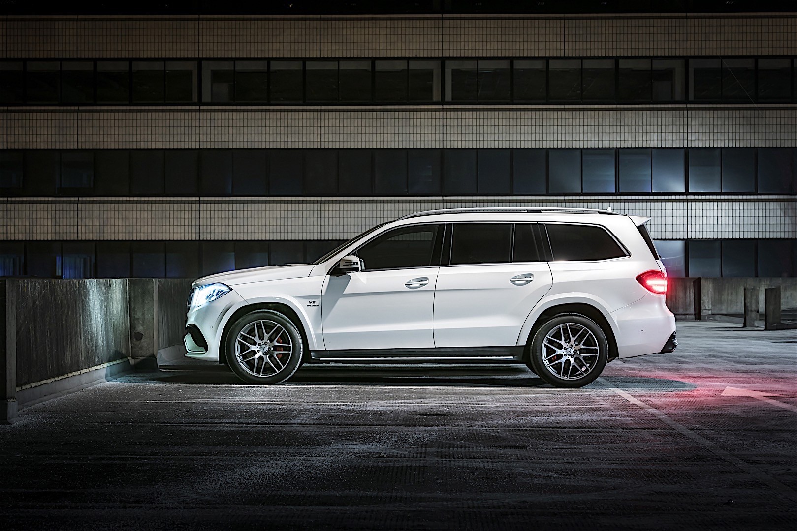 Mercedes-Amg Gls- Class photo 15