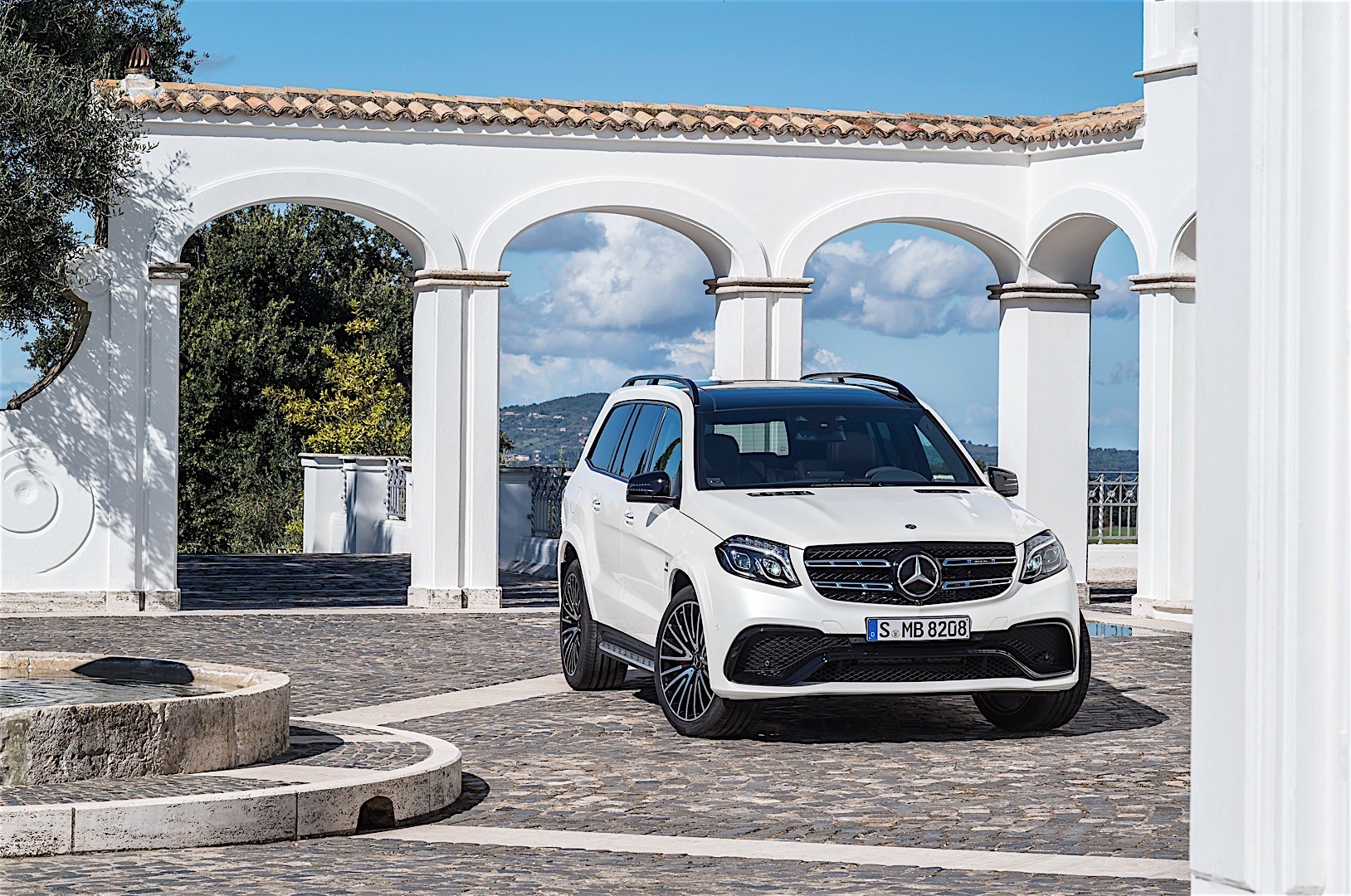 Mercedes-Amg Gls- Class photo 19