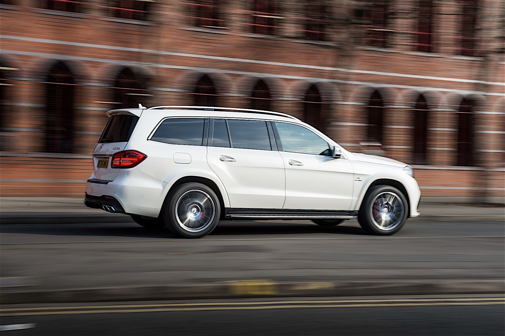Mercedes-Amg Gls- Class photo 24