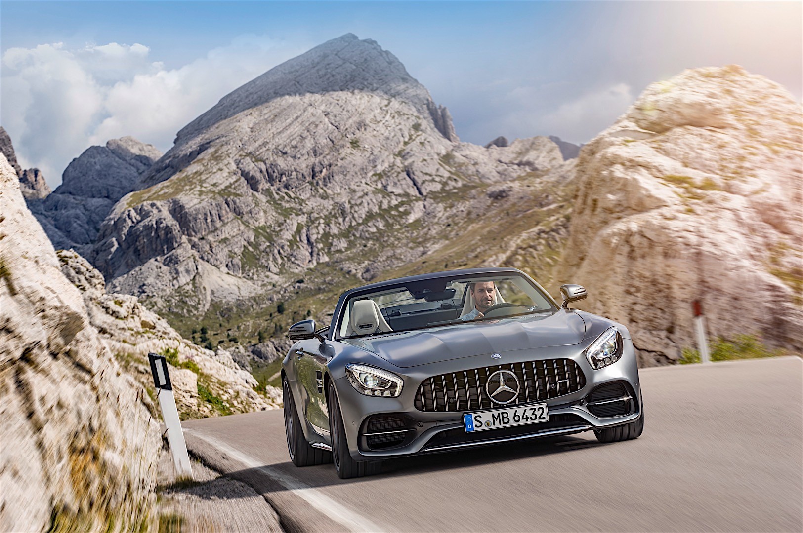 Mercedes-Amg Gt Roadster photo 13