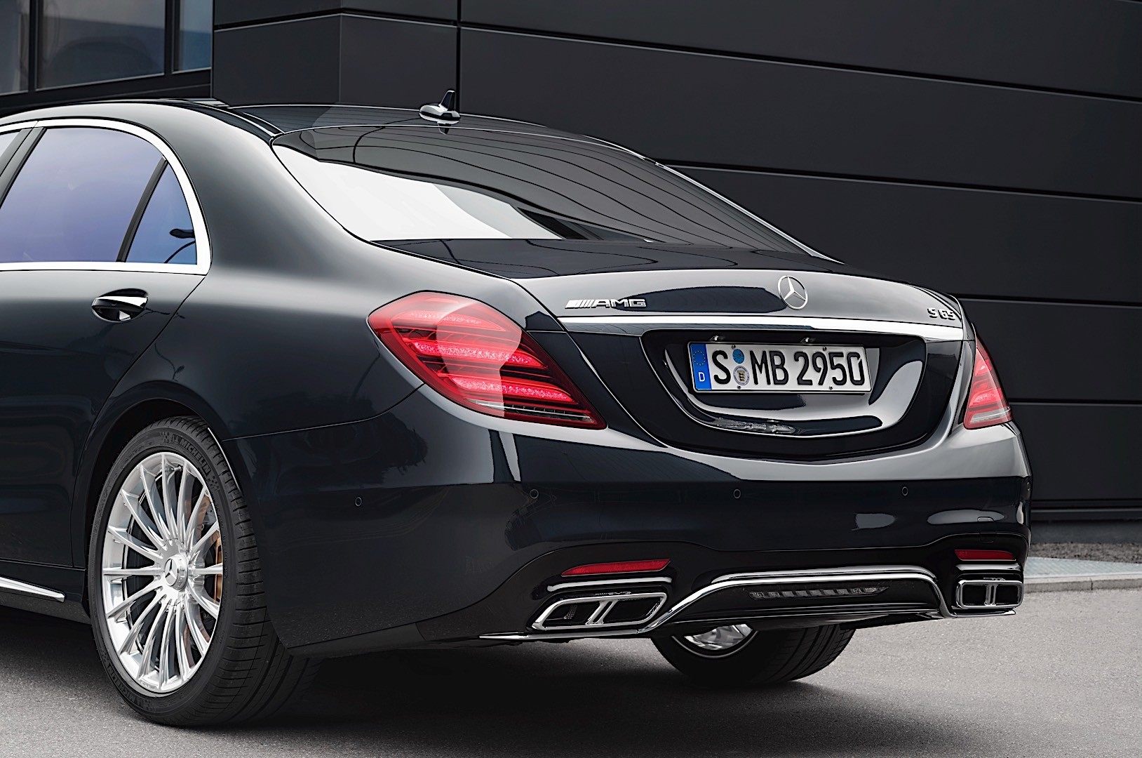 Mercedes-Amg S-Class photo 9