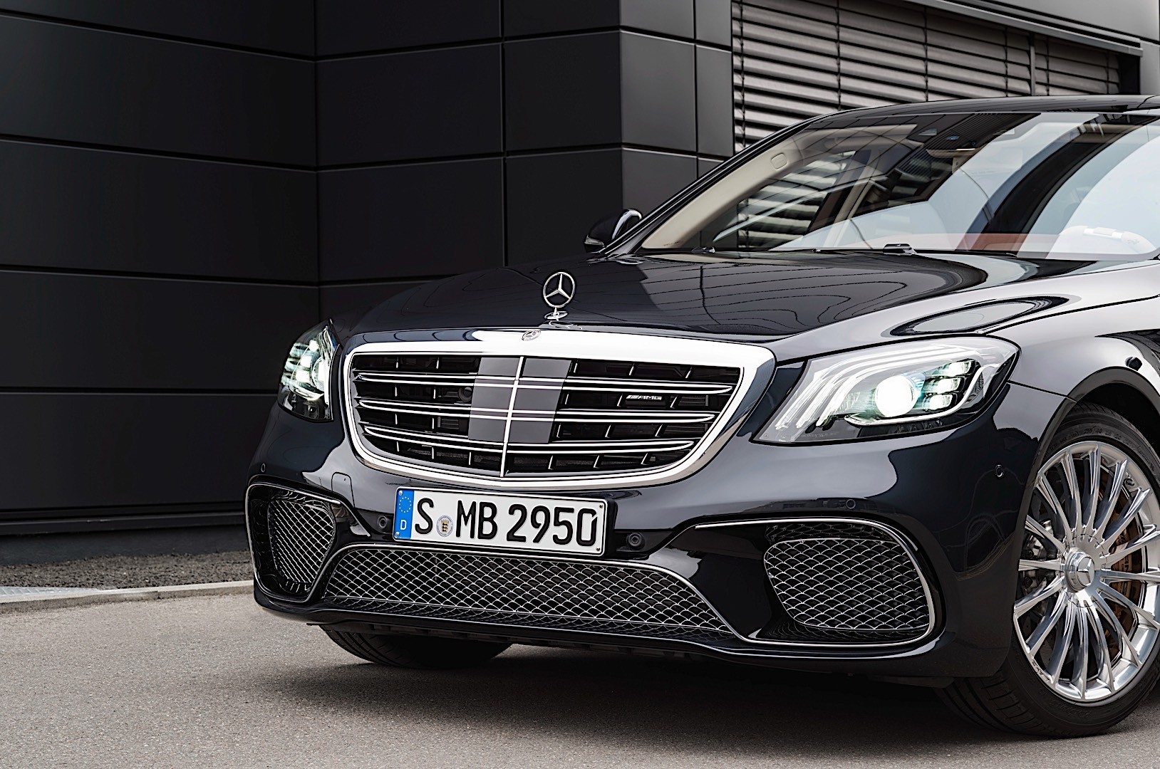 Mercedes-Amg S-Class photo 10