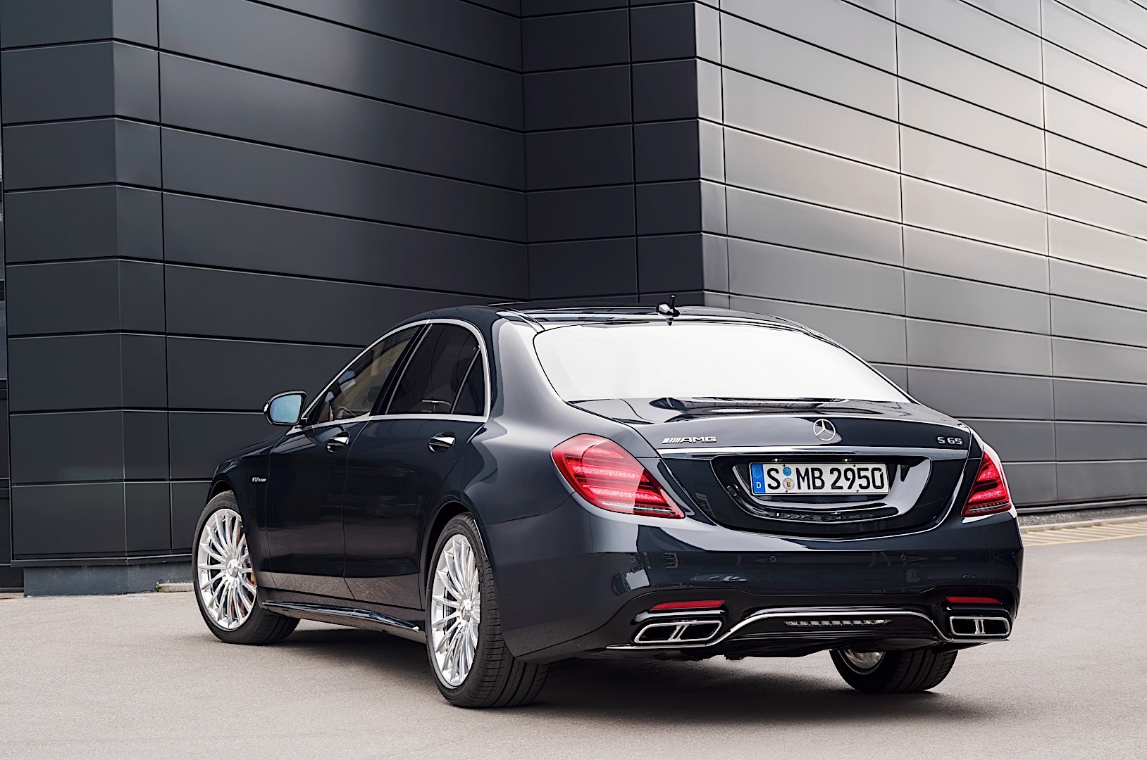 Mercedes-Amg S-Class photo 11