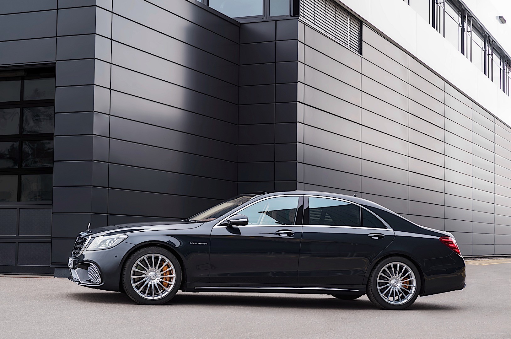 Mercedes-Amg S-Class photo 13