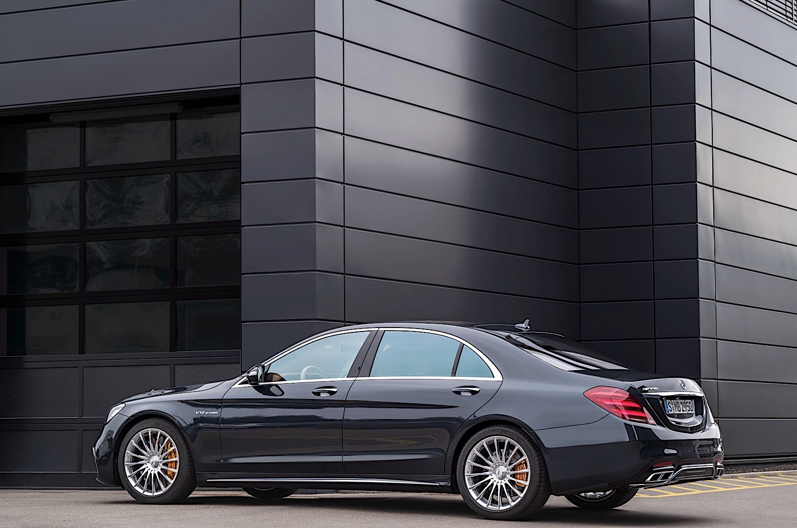 Mercedes-Amg S-Class photo 2