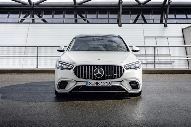 Mercedes-Amg S-Class photo 16
