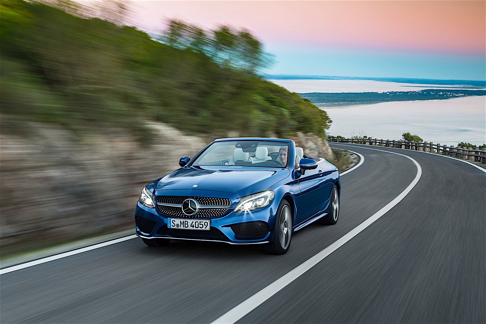 Mercedes Benz C-Class Cabriolet photo 19