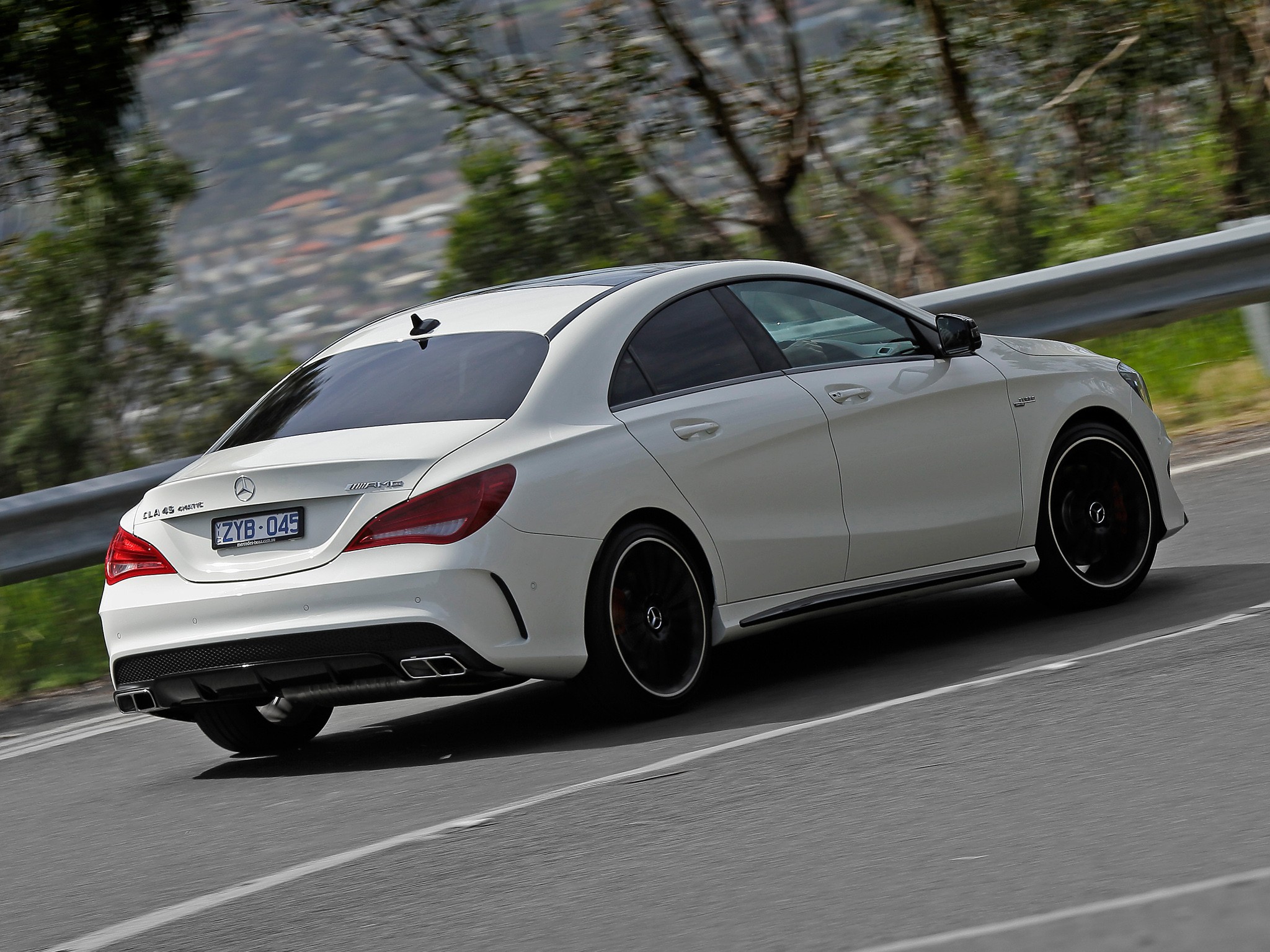 Mercedes Benz Cla 45 photo 31