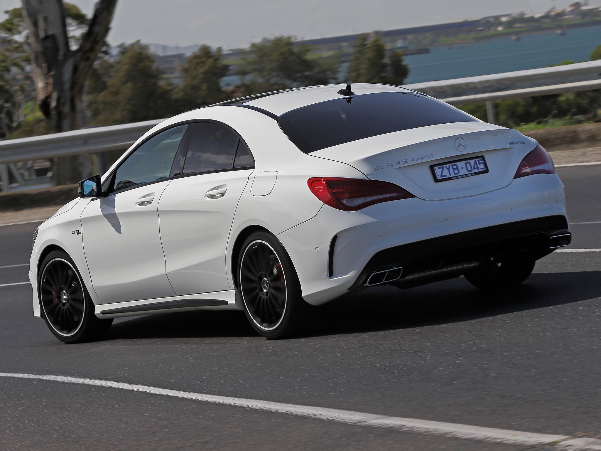 Mercedes Benz Cla 45 photo 32