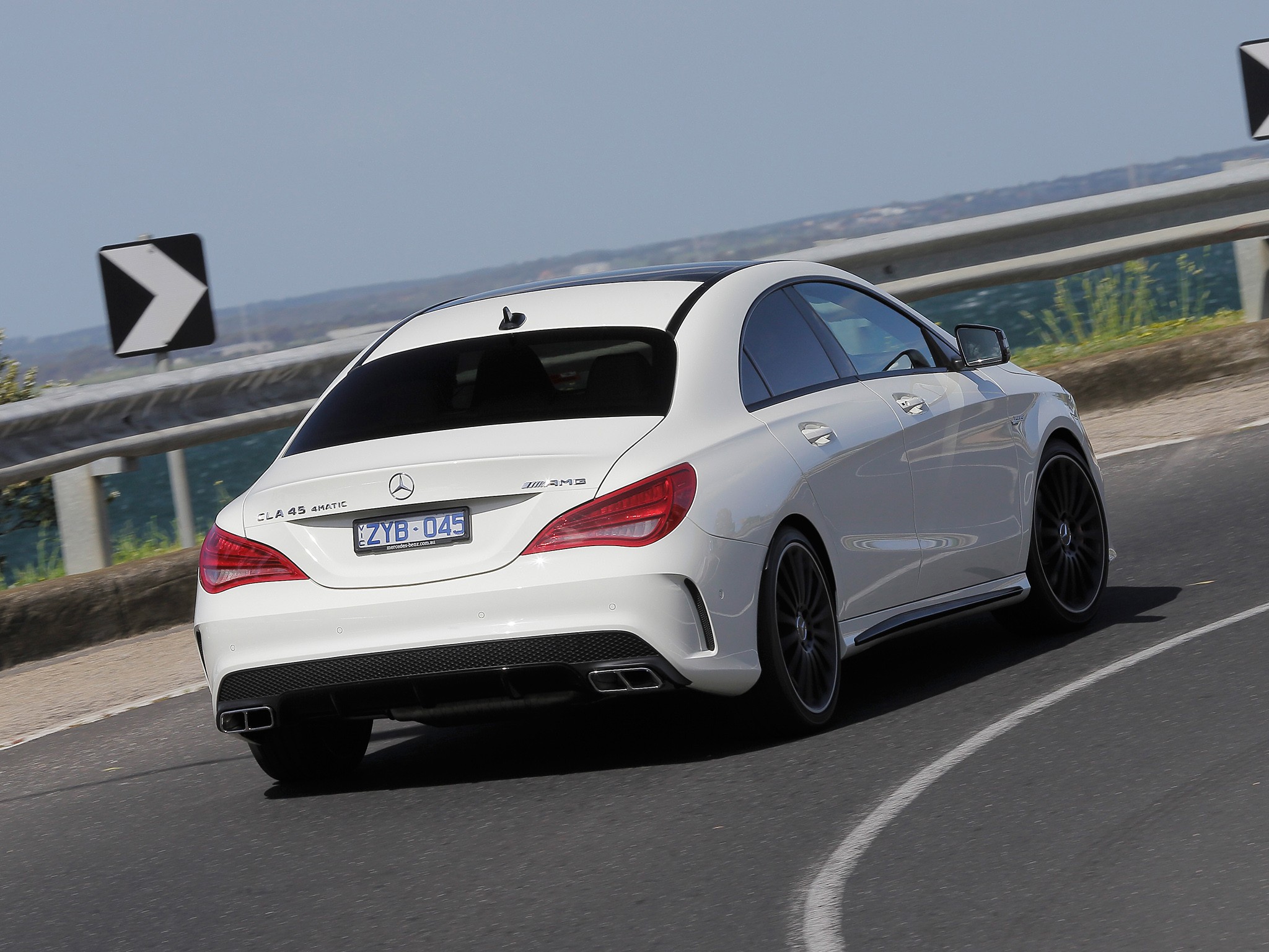 Mercedes Benz Cla 45 photo 34