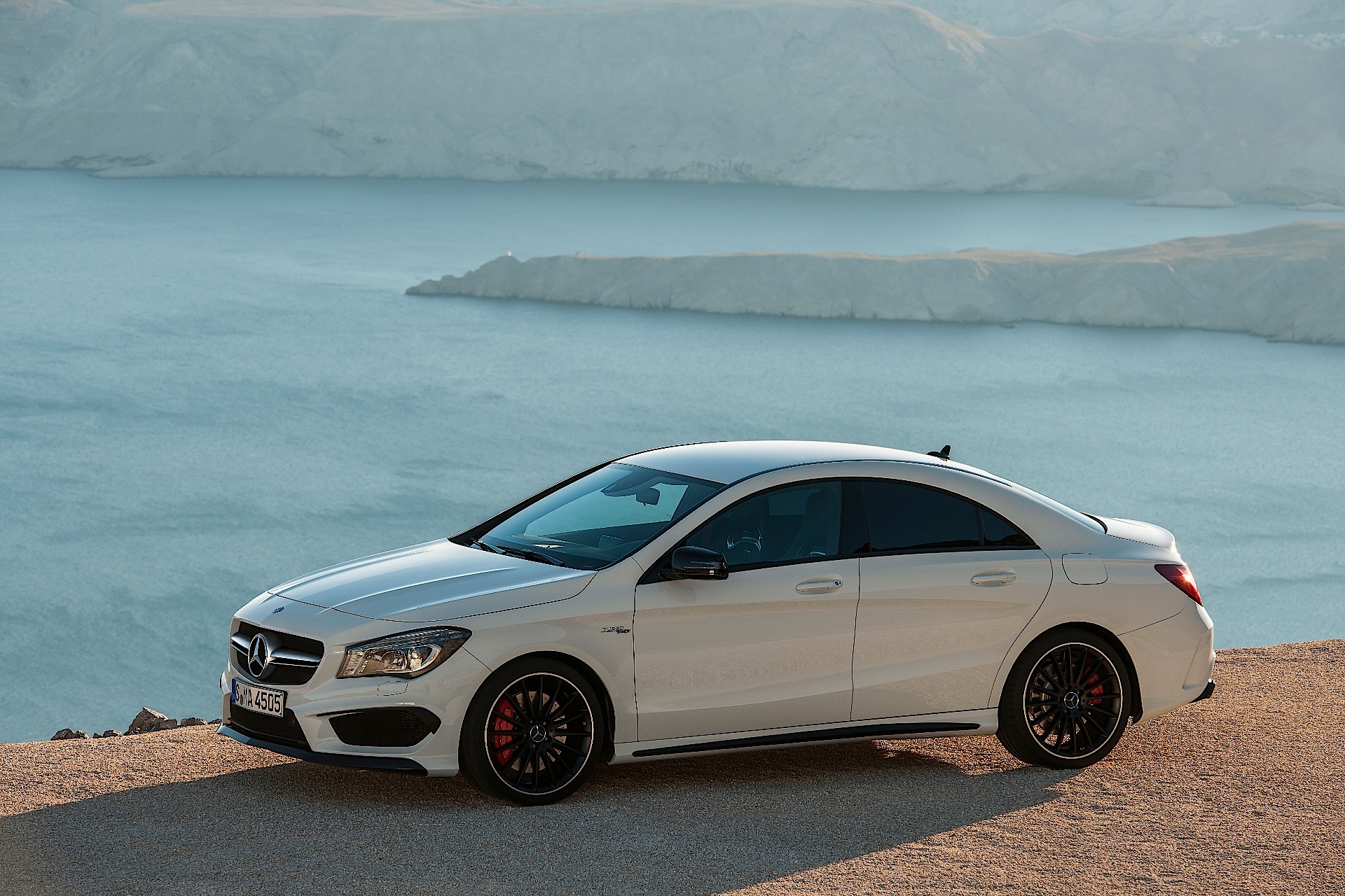 Mercedes Benz Cla 45 photo 4