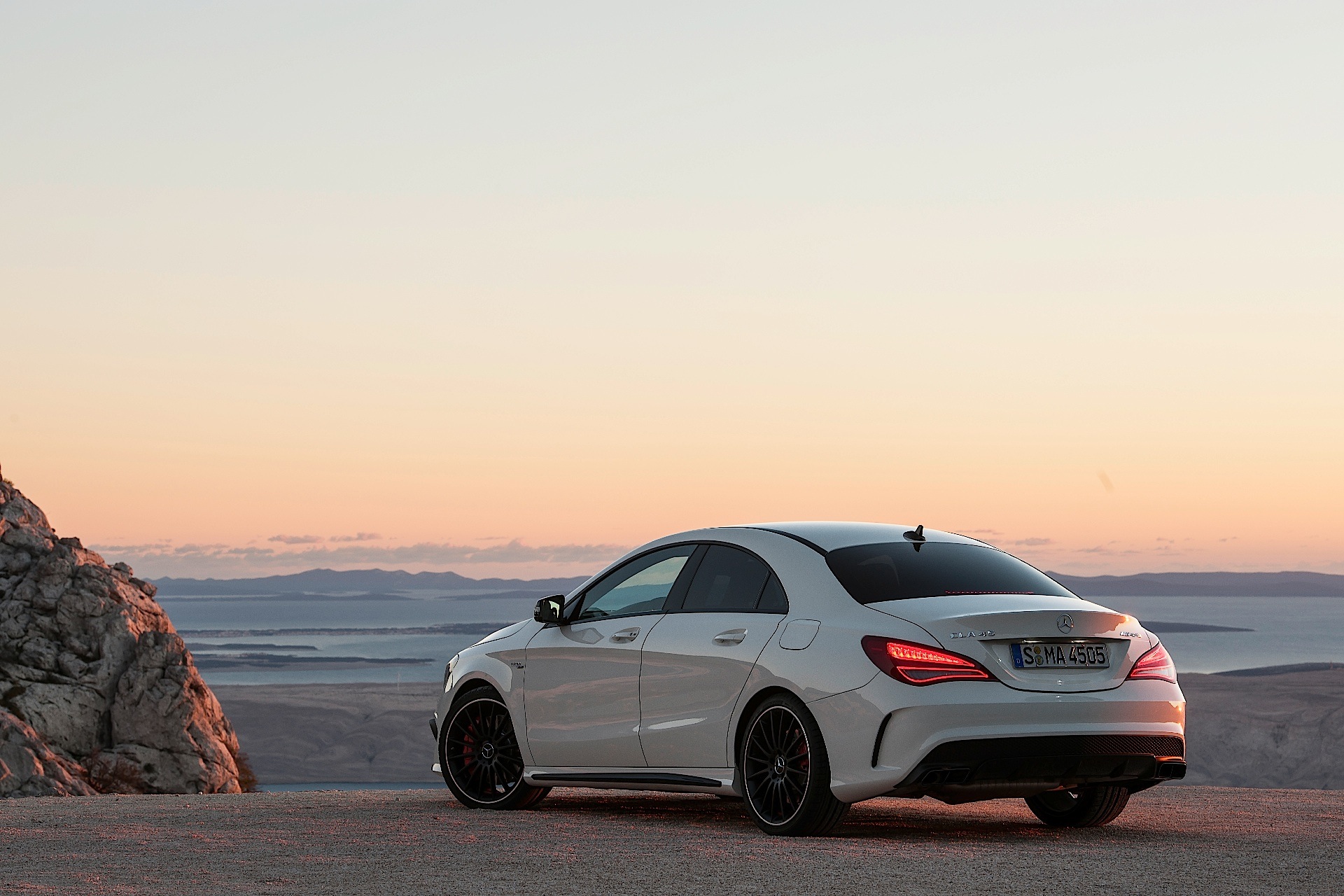 Mercedes Benz Cla 45 photo 8