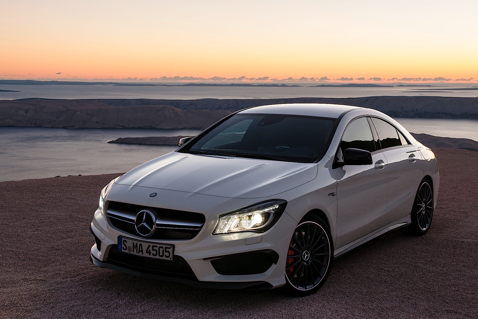 Mercedes Benz Cla 45 photo 9