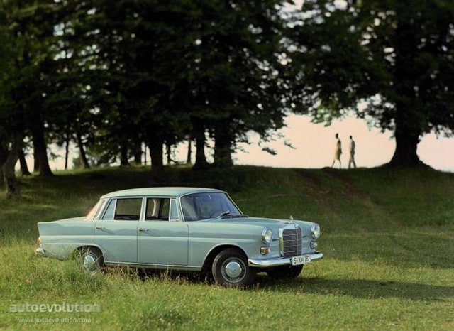 Mercedes Benz E-Klasse And Predecessors photo 4