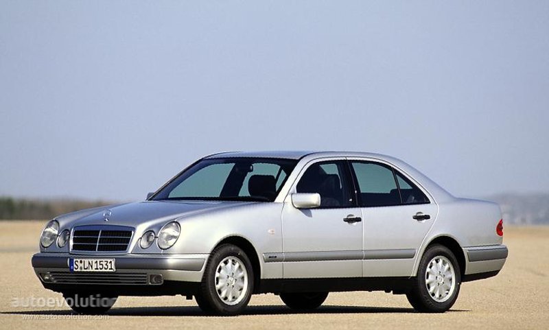 Mercedes Benz E-Klasse And Predecessors photo 7