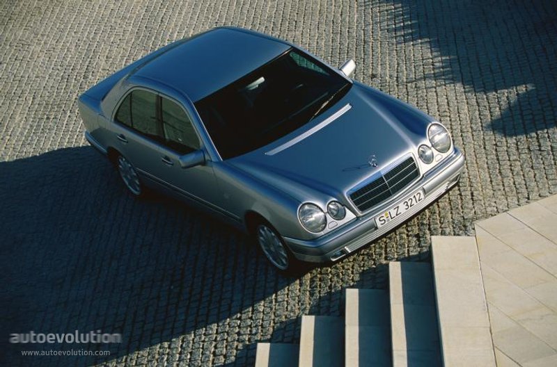 Mercedes Benz E-Klasse And Predecessors photo 8