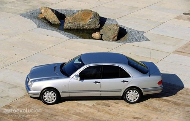 Mercedes Benz E-Klasse And Predecessors photo 9