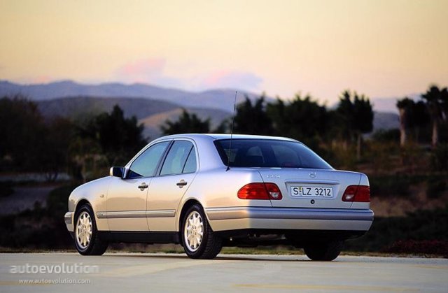 Mercedes Benz E-Klasse And Predecessors photo 11