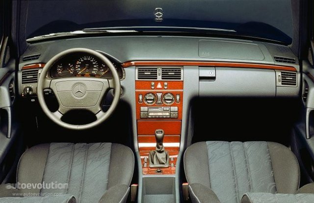 Mercedes Benz E-Klasse And Predecessors photo 22