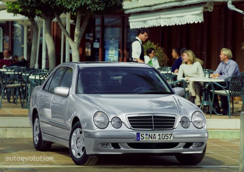 Mercedes Benz E-Klasse And Predecessors photo 7