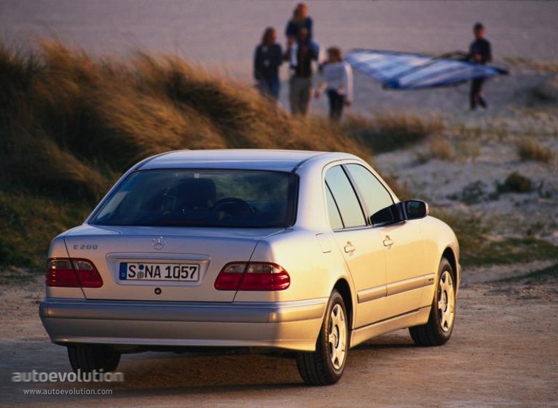 Mercedes Benz E-Klasse And Predecessors photo 8