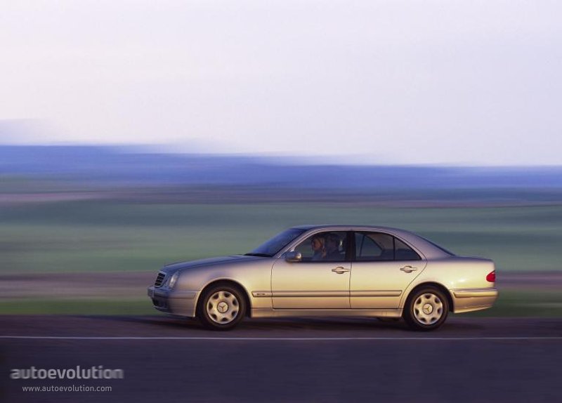 Mercedes Benz E-Klasse And Predecessors photo 11