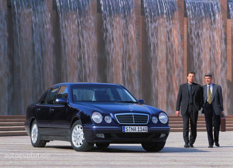 Mercedes Benz E-Klasse And Predecessors photo 12