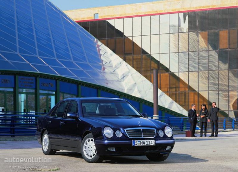 Mercedes Benz E-Klasse And Predecessors photo 14