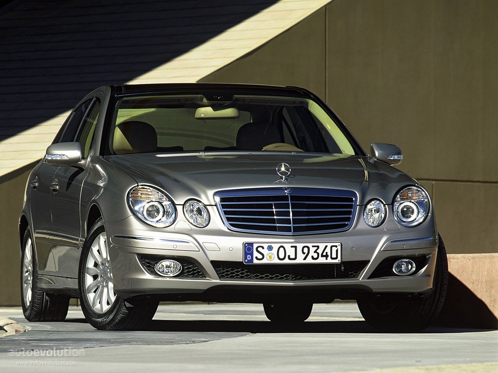 Mercedes Benz E-Klasse And Predecessors photo 5