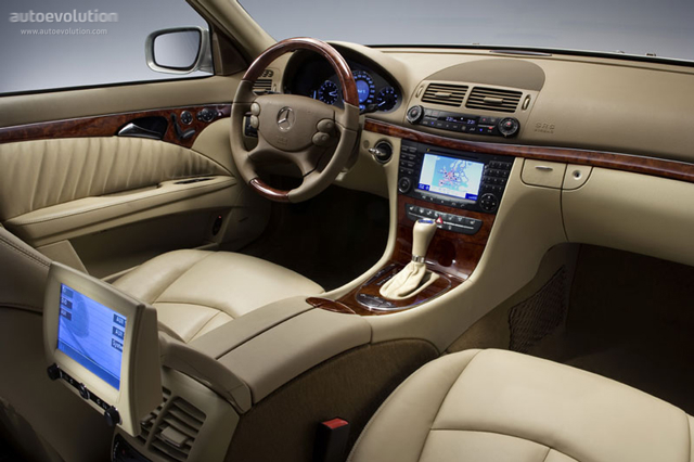 Mercedes Benz E-Klasse And Predecessors photo 11