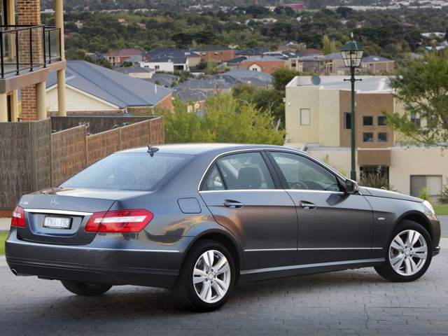 Mercedes Benz E-Klasse And Predecessors photo 90