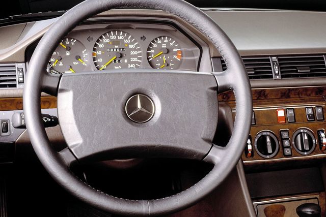 Mercedes Benz E-Klasse Coupe And Predecessors photo 10