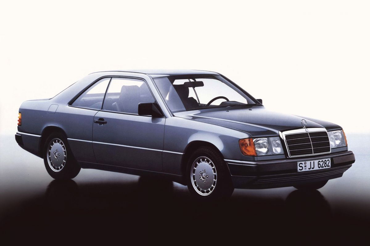 Mercedes Benz E-Klasse Coupe And Predecessors photo 6