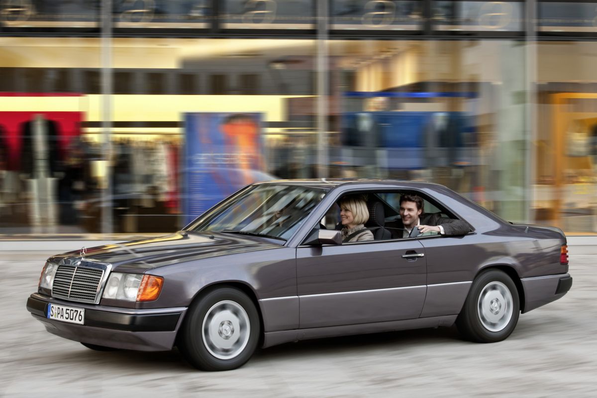 Mercedes Benz E-Klasse Coupe And Predecessors photo 7