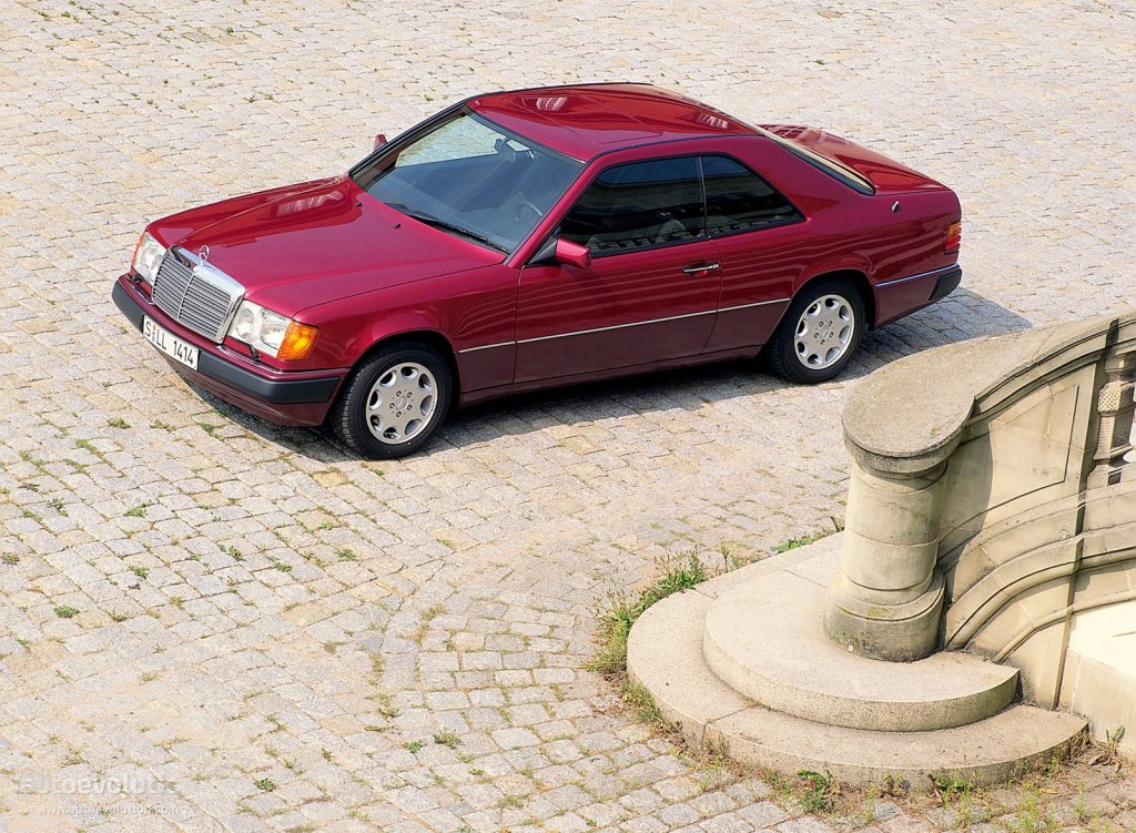 Mercedes Benz E-Klasse Coupe And Predecessors photo 3