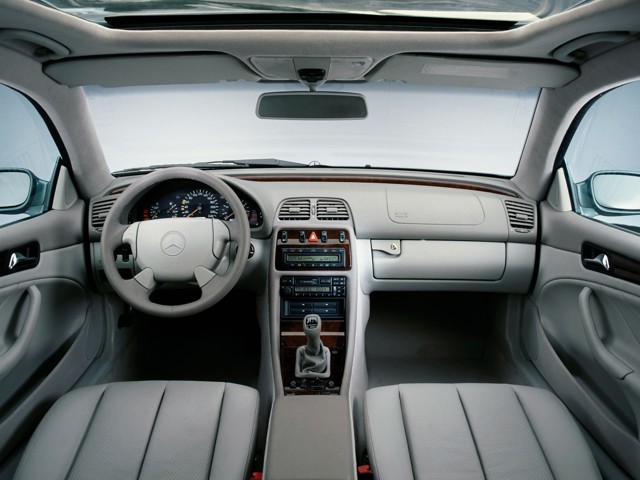 Mercedes Benz E-Klasse Coupe And Predecessors photo 37