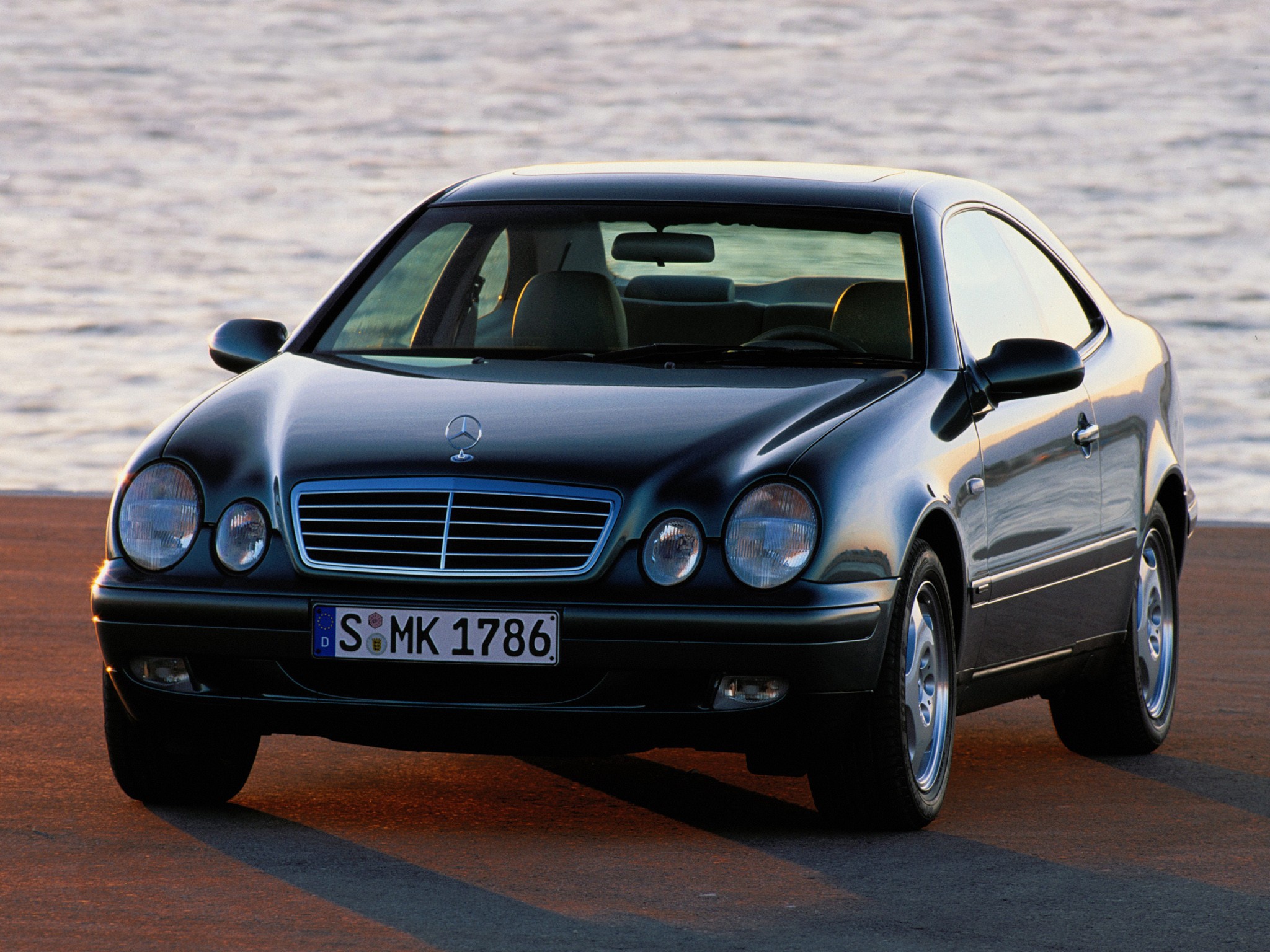 Mercedes Benz E-Klasse Coupe And Predecessors photo 32