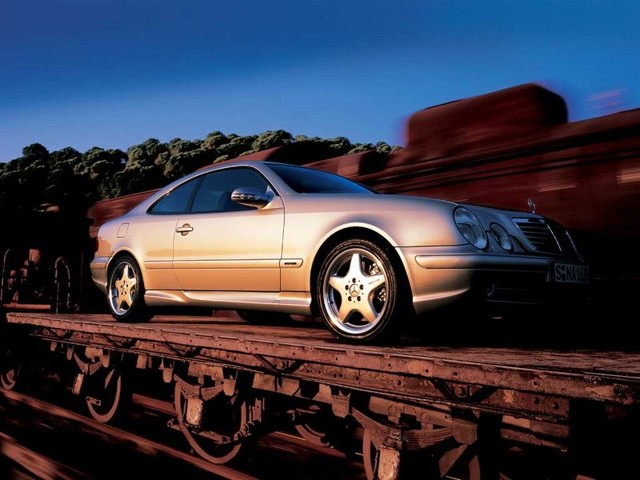Mercedes Benz E-Klasse Coupe And Predecessors photo 3