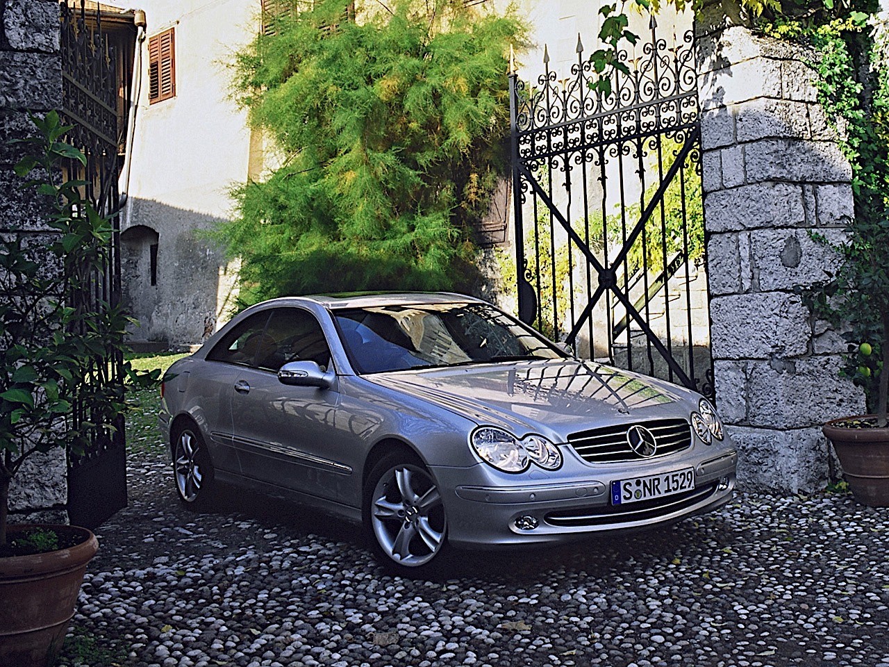 Mercedes Benz E-Klasse Coupe And Predecessors photo 23