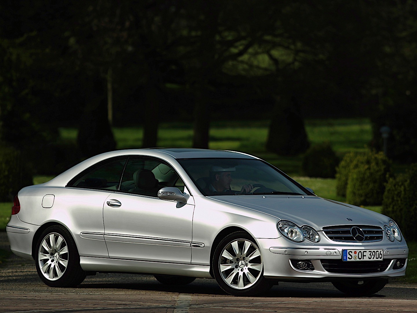 Mercedes Benz E-Klasse Coupe And Predecessors photo 23