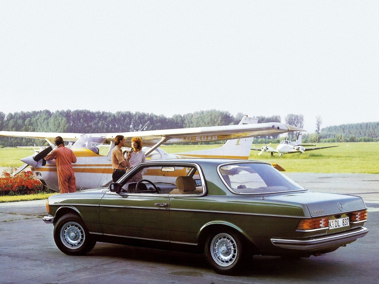 Mercedes Benz E-Klasse Coupe And Predecessors photo 8