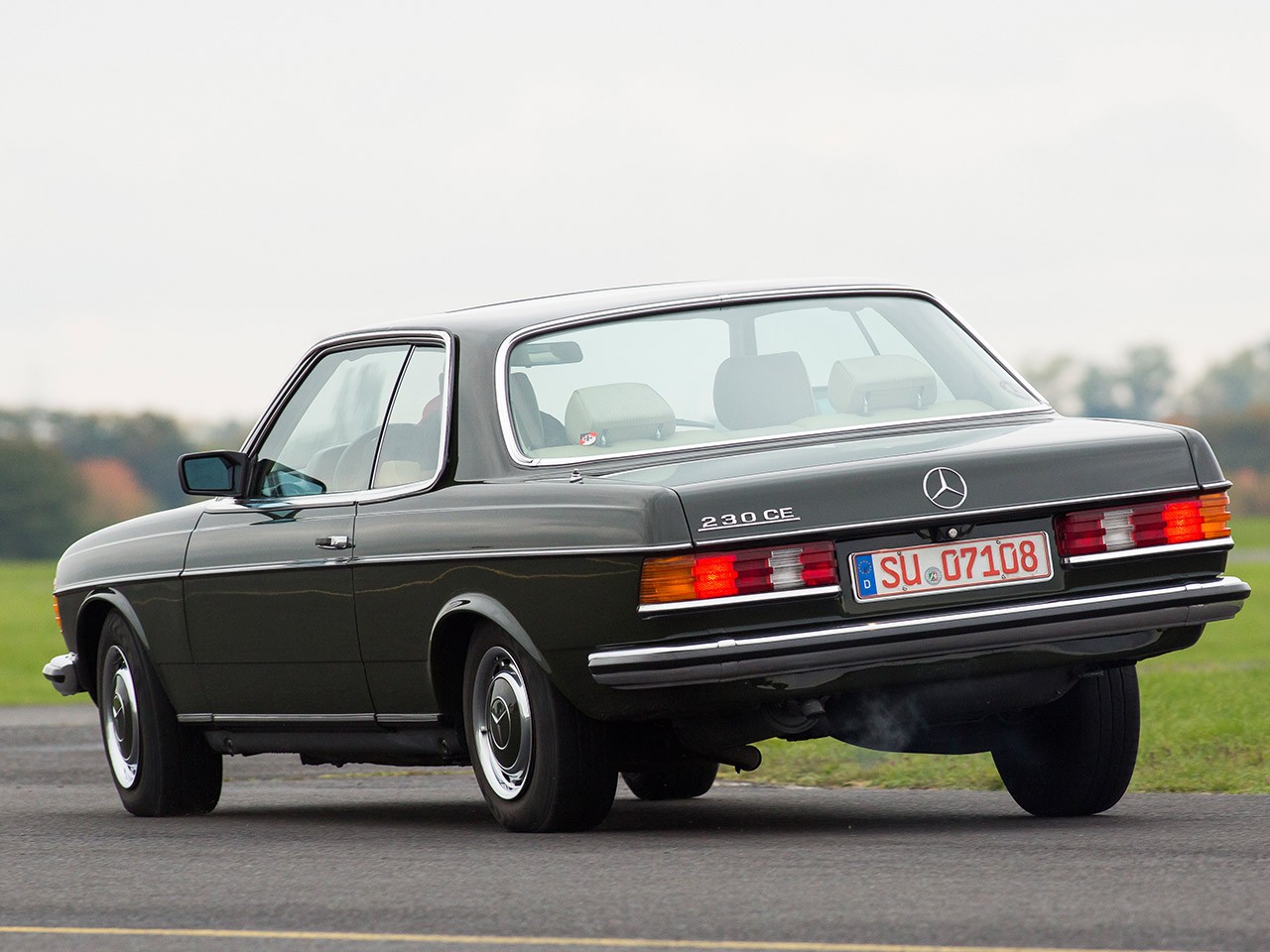 Mercedes Benz E-Klasse Coupe And Predecessors photo 9
