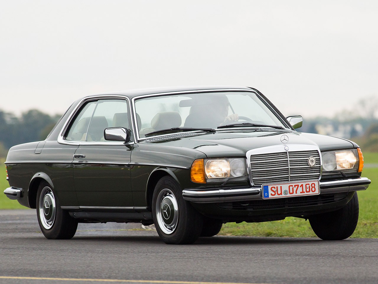 Mercedes Benz E-Klasse Coupe And Predecessors photo 15