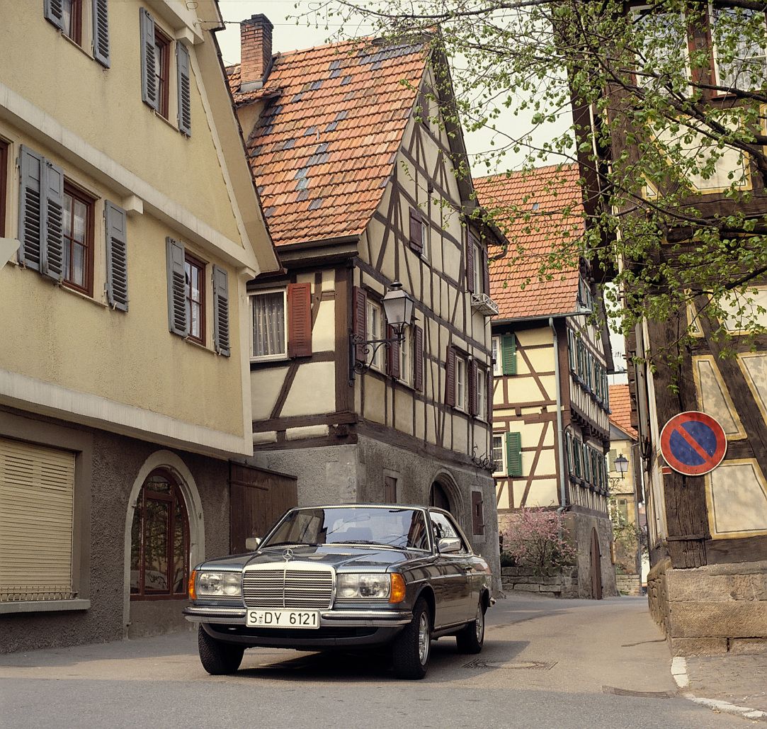 Mercedes Benz E-Klasse Coupe And Predecessors photo 18