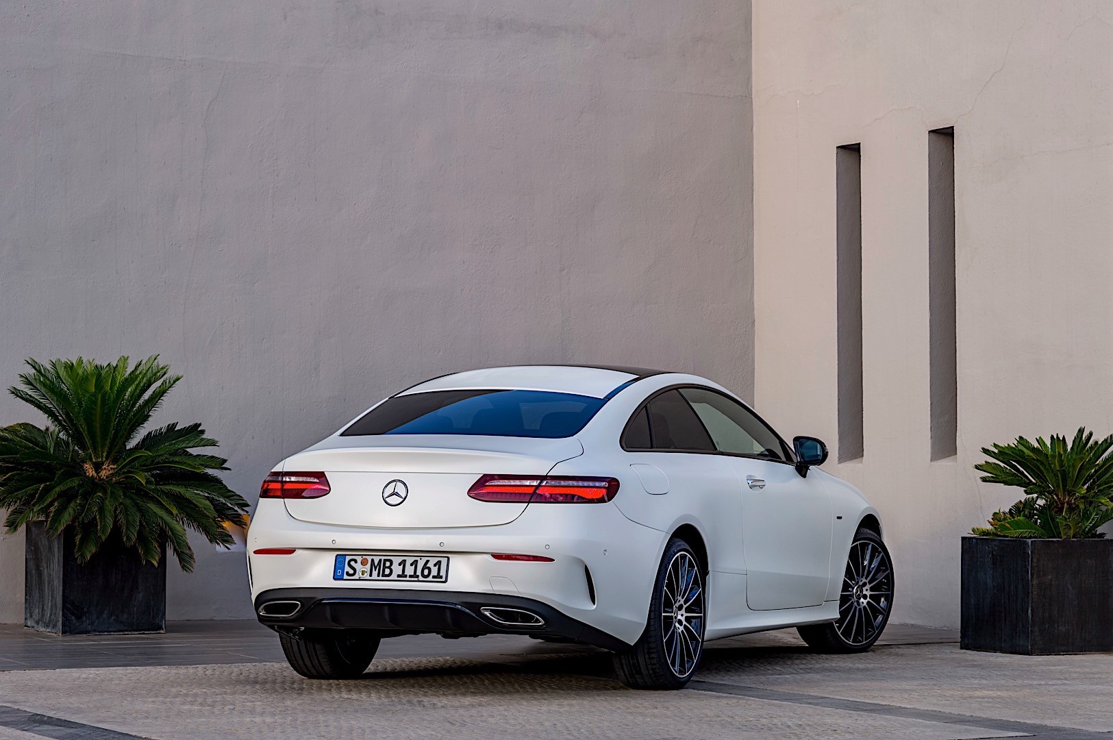 Mercedes Benz E-Klasse Coupe And Predecessors photo 16