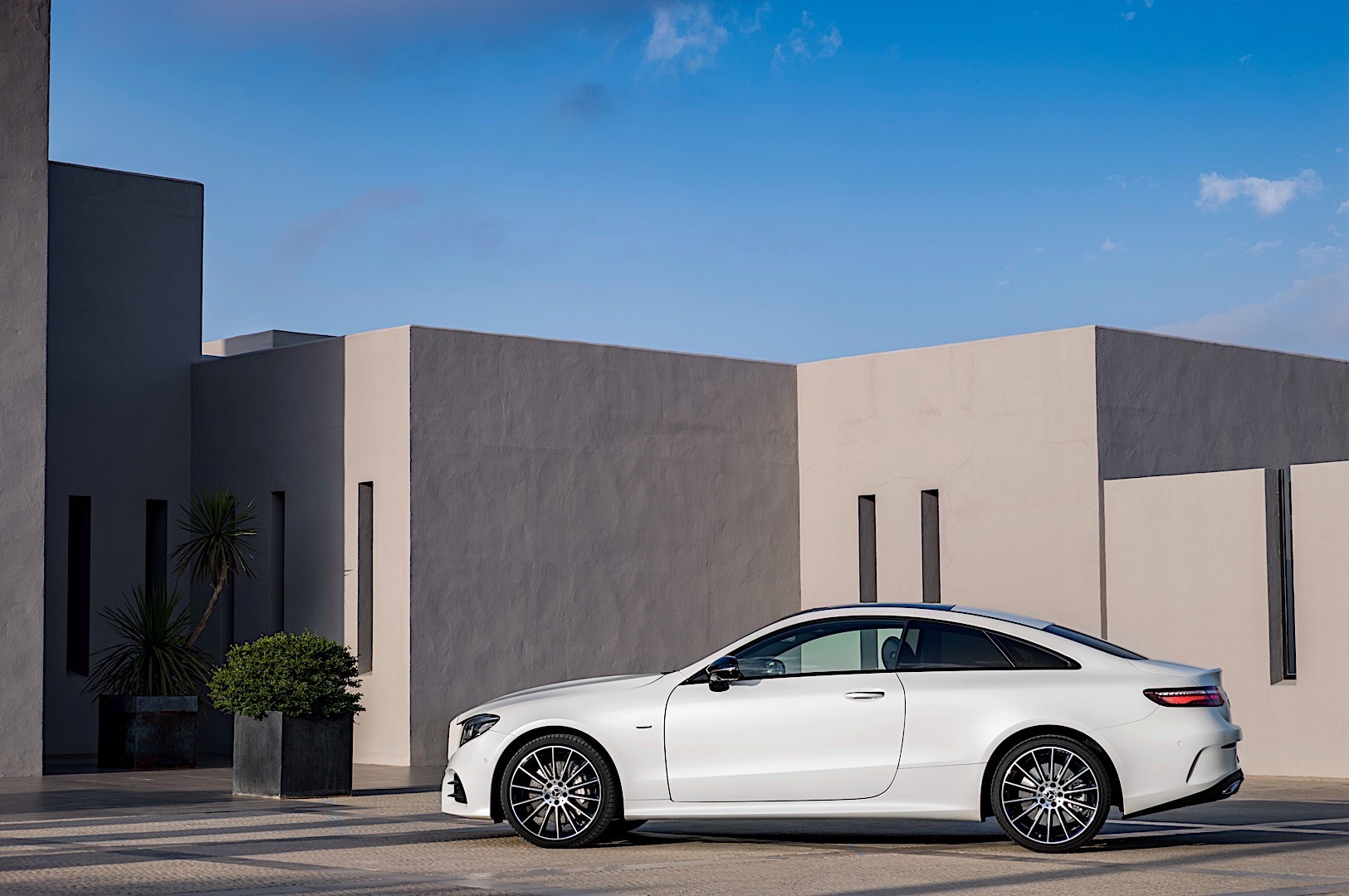 Mercedes Benz E-Klasse Coupe And Predecessors photo 35