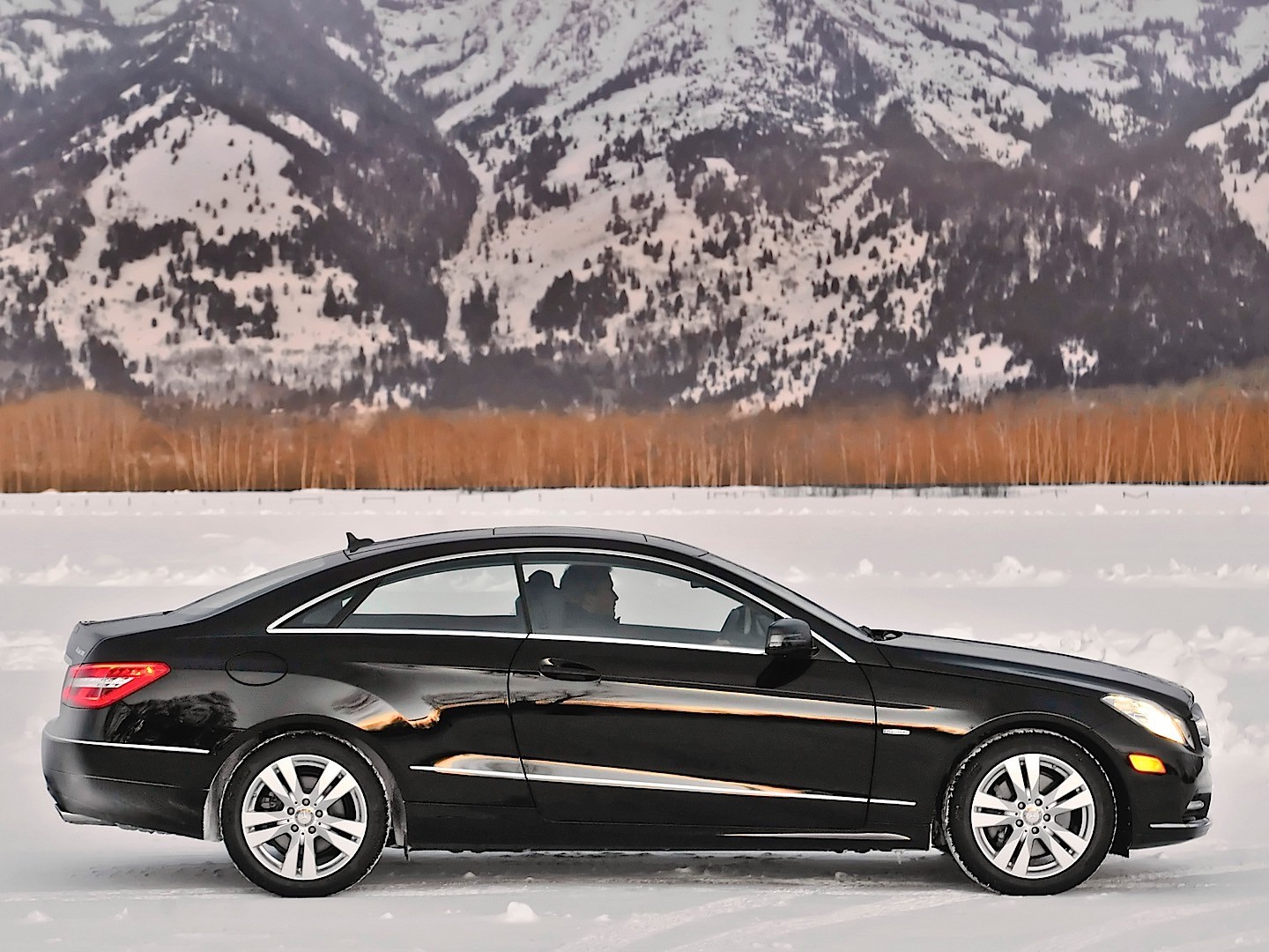 Mercedes Benz E-Klasse Coupe And Predecessors photo 2